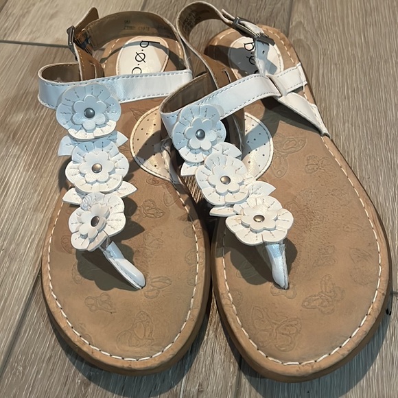 BOC Born Comfort Sandals White Flower Buckle Slingback Flops Thongs size 9 - Picture 2 of 9